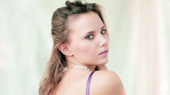 Русская красавица Катя Кловер раздевается для Playboy