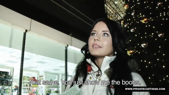 Снял на улице сисястую красавицу, привел домой и трахнул за деньги