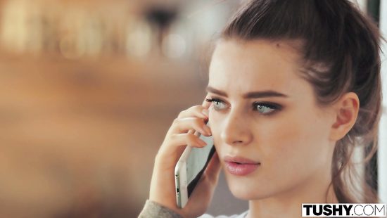 Две смачные брюнетки лижутся на лесбийской встрече