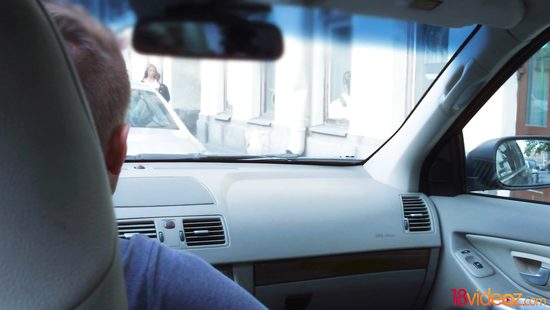 Русская девушка показала дорогу и отдалась на кухне