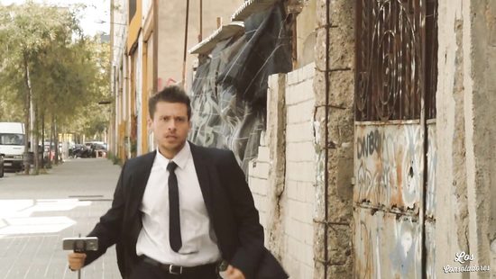 Мужик снимает на телефон секс с двумя лесбиянками