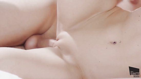 Минет сутра и ебля с двумя тёлками в белой комнате