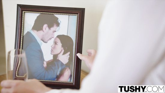 Кончил в жопу подружке своей жены