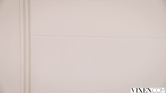 Богатая тёлка шпилится с прислугой в тайне от родителей