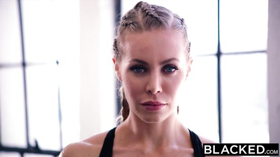 Спортсменка трахается с тренером после тяжёлой тренировки