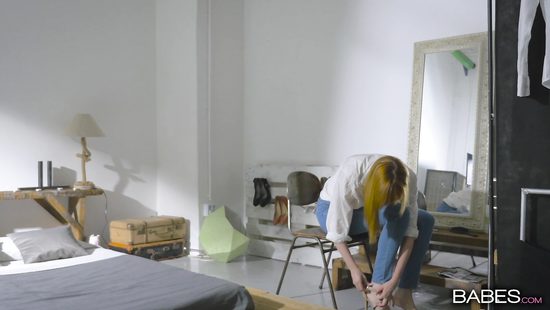 На очередном девичнике парень оттрахал при свидетелях молодую брюнетку