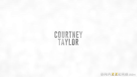 Сиськастую милфу ванной трахает доставщик свежего молока