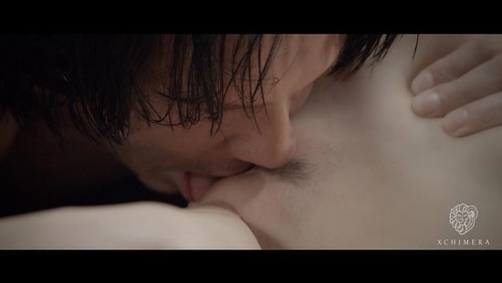 Изображая из себя парня девушка сделала минет и присела на член