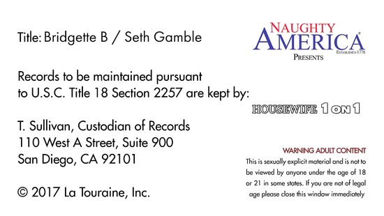 Девушка латинка с белыми волосами трахается с другом на кровати