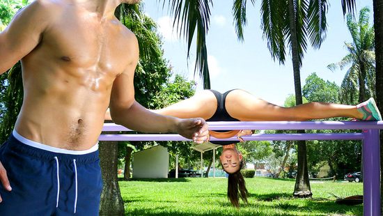 Спортсменка после утренней зарядки пригласила к себе парня для секса