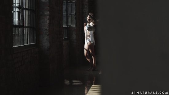 Тайное свидание двух любовников завершается сексом и оргазмом