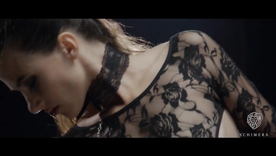 Красивый секс супружеской пары любящей немного страсти в постели