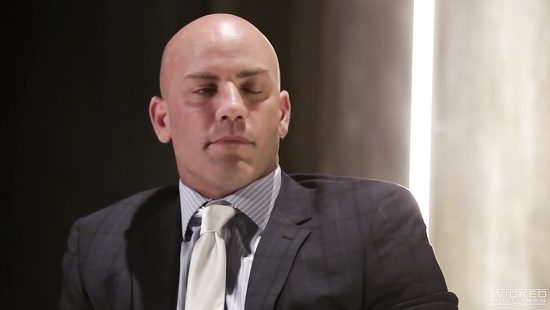 Пародия на фильм о шпионах где лысый мачо и его подружка трахаются