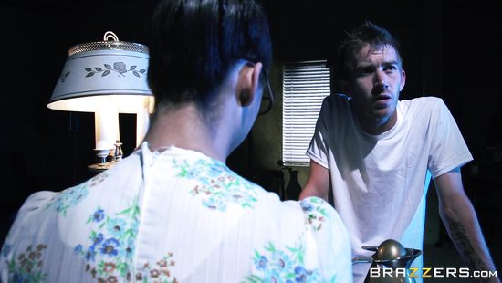 Забавная пародия на американский фильм ужасов