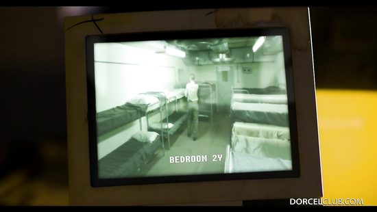 Молодой военный начальник прогнул под себя зрелую грудастую бабу в чулках