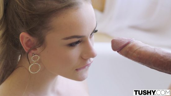 Вернувшегося из командировки мужа жена радует красивым анальным сексом