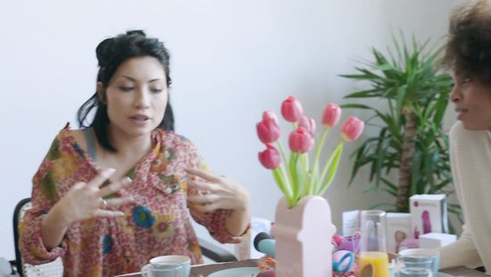 Подружки испытали на практике игрушки из секс шопа