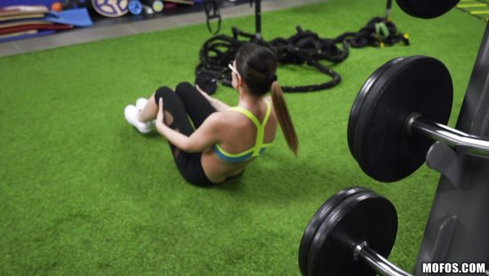 Пикапер выебал спортсменку в душевой спортзала