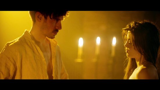 Девушка уснула, читая эротический роман и увидела замечательный сон