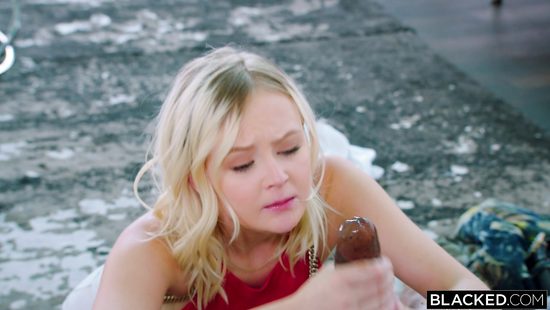 Дикие желания ебли в миниатюрной девочке