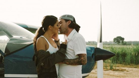 Покатал тёлочку на самолёте, чтобы ей присунуть