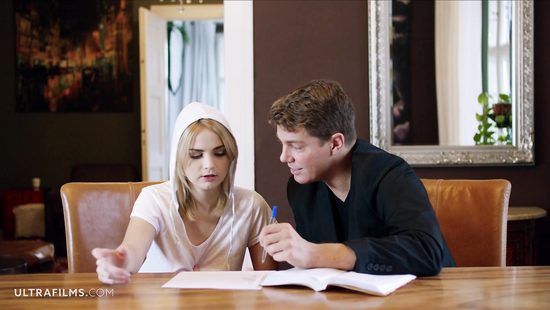 Даже психолог не удержался выебать эту малышку