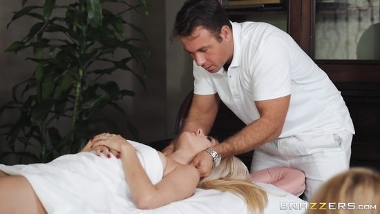 Мачеха пришла в массажный салон с падчерицей и трахнулась с массажистом