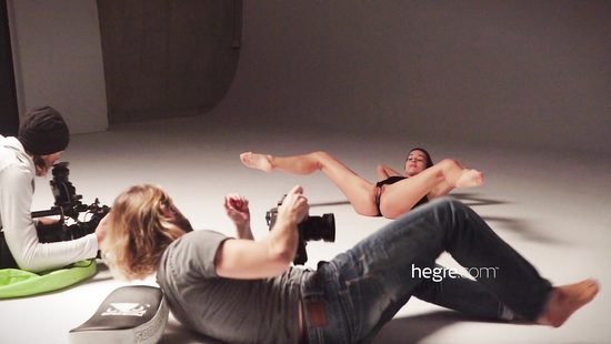 Украинская красотка позирует для известного порно журнала