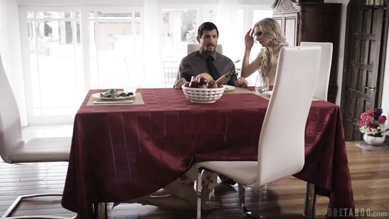 Мамаша поделилась с дочкой любовником