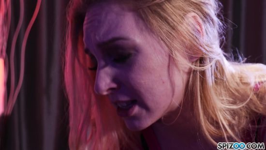 Известный певец пригласил фанатку из интернета на перепихон