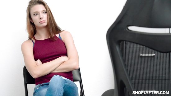 Пришлось отсосать охраннику, чтобы избежать суда