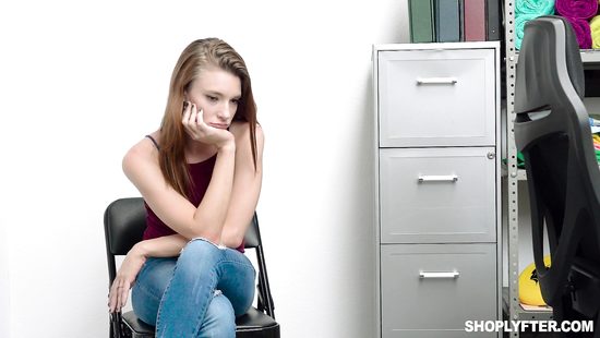 Пришлось отсосать охраннику, чтобы избежать суда