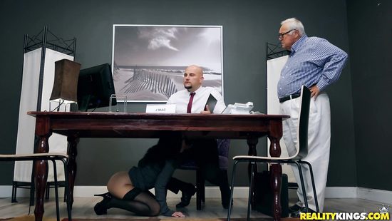 Шалости с боссом получше любого перерыва на обед