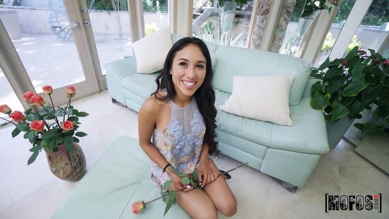 Знакомство с соседкой в стоячей позе 69