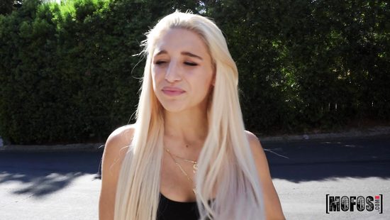 Снять дом по соседству с порнозвездой это не везение, это судьба