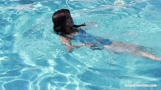 Отвез девку на море ради ежедневного траха