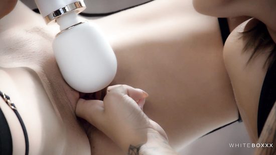 А ты действительно готов увидеть БДСМ игры топовых лесби?