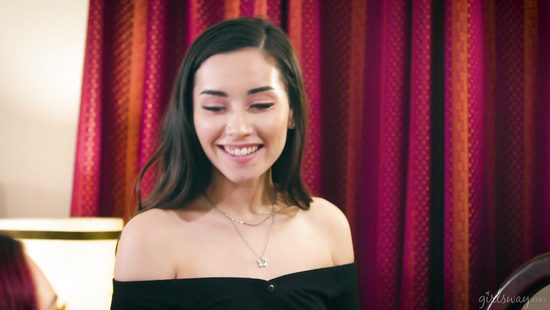 День лесбиянок не проходит без групповушки одиноких девок