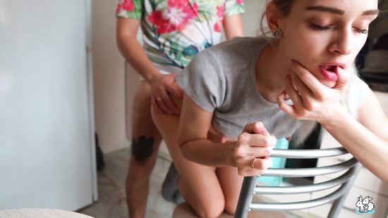 И как не отсосать сводному брату за приятные комплименты с утра