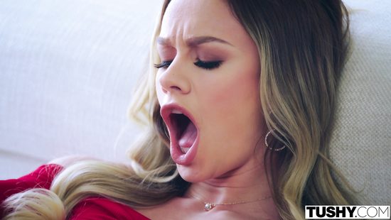 За крутейшую попку можно и с работы убежать