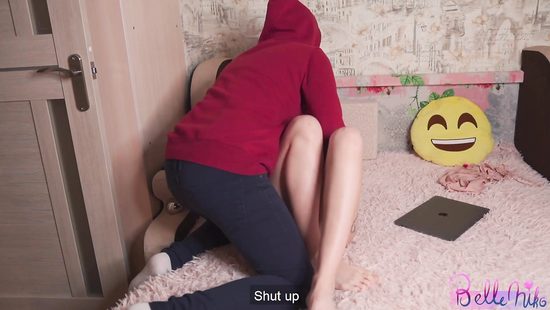 Квартирантка доигралась. Пришло время наказывать задницу.