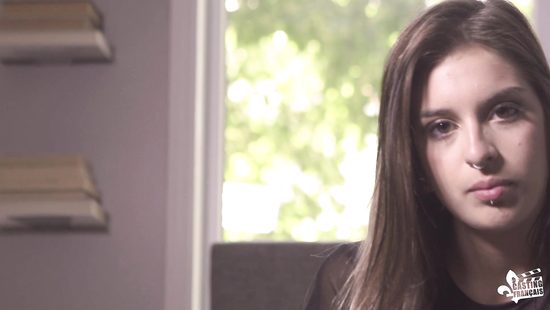 Милая кандидатка производит впечатление на агента своим сексом