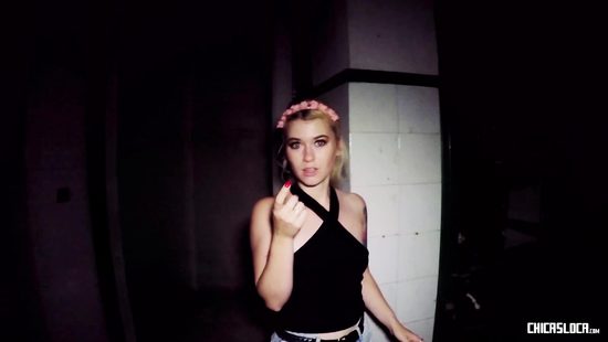 Пикапер притащил девку в заброшенный дом и отымел на голом полу