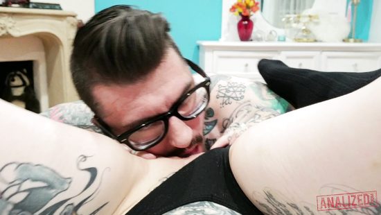 Крупный попец и дня не может без анального оргазма