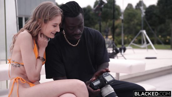 С фотографом всегда можно договориться на оплату телом