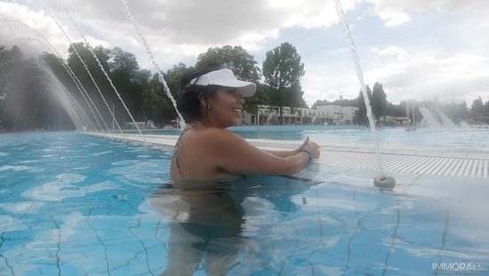 Огромнейший зад требует ежедневный растрах