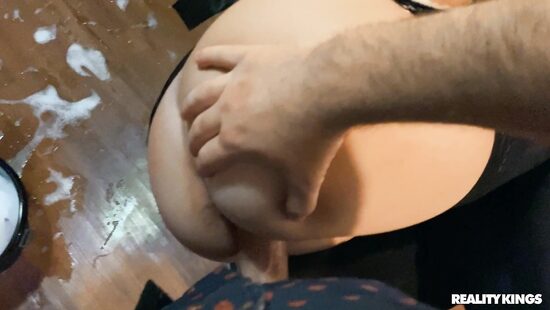 Костюм горничной делает свое дело