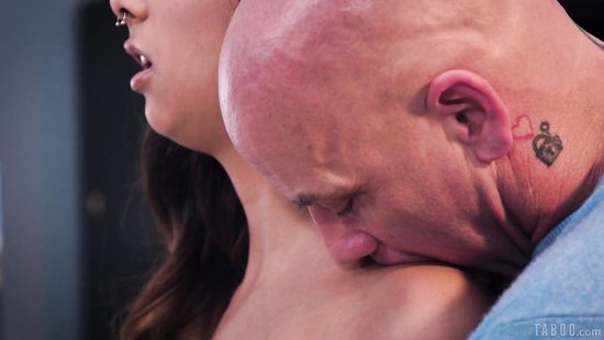 Девочке нужен трахер, а не диплом