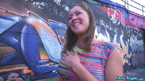 Немного комплиментов и деньги раздвинут любые ножки