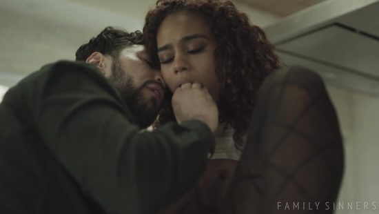 Последний шанс подставить попку под сводного брата